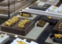 龙年金饰品热销：有人排队2小时 有人一下花20万元