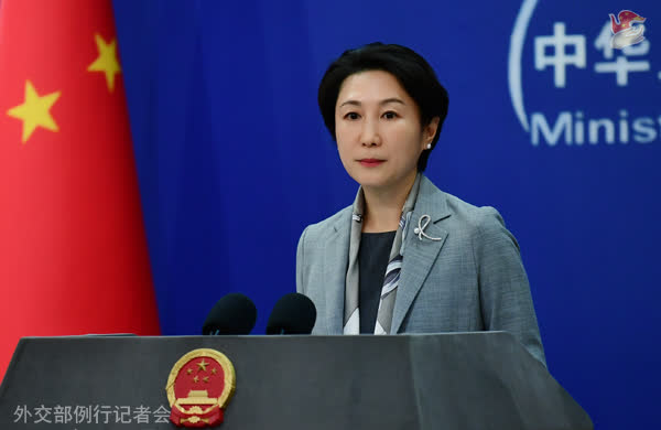 菲方称中国渔民在黄岩岛使用氰化物，外交部：凭空捏造